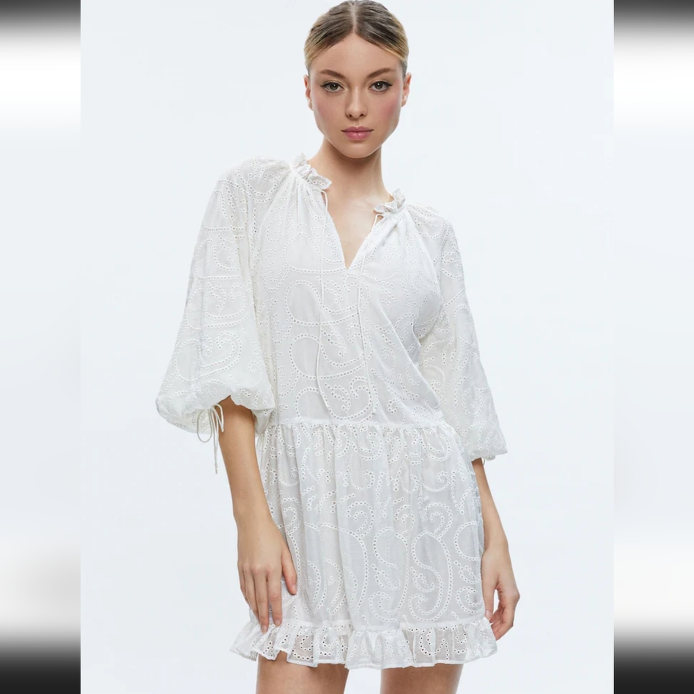 ALICE+OLIVIA Sherrie Gathered 3/4 Sleeves Mini Dress. Off White. Size L